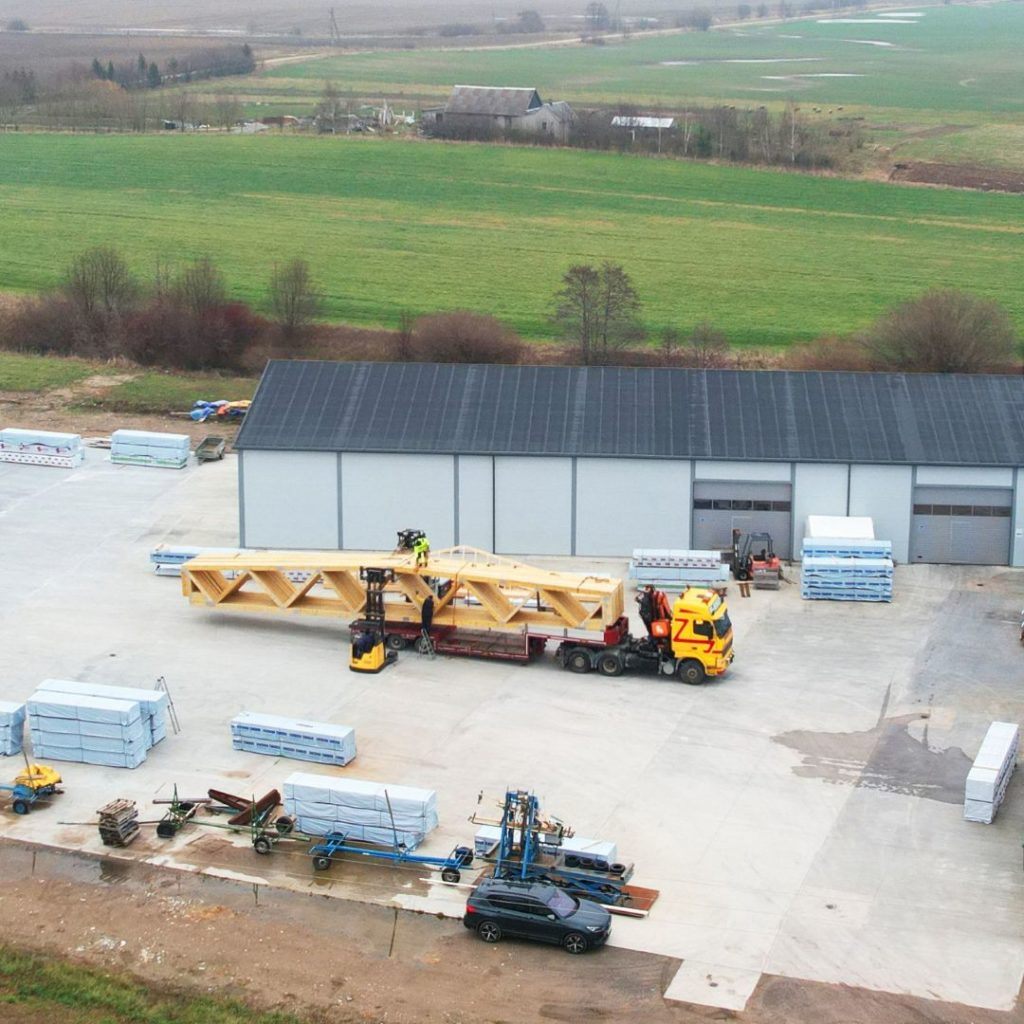 Large span trusses ready for transportation